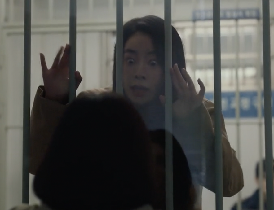 cha_chronicles's tweet photo. 1. yeonjin :
she loves being in control. she despises not getting what she wants (all the girls she bullied were ones that jaejun found interest in...). she never shows any remorse…so dongeun made her lose that confidence and the glow in her eyes when she messed with others https://t.co/zuOuw6CacH