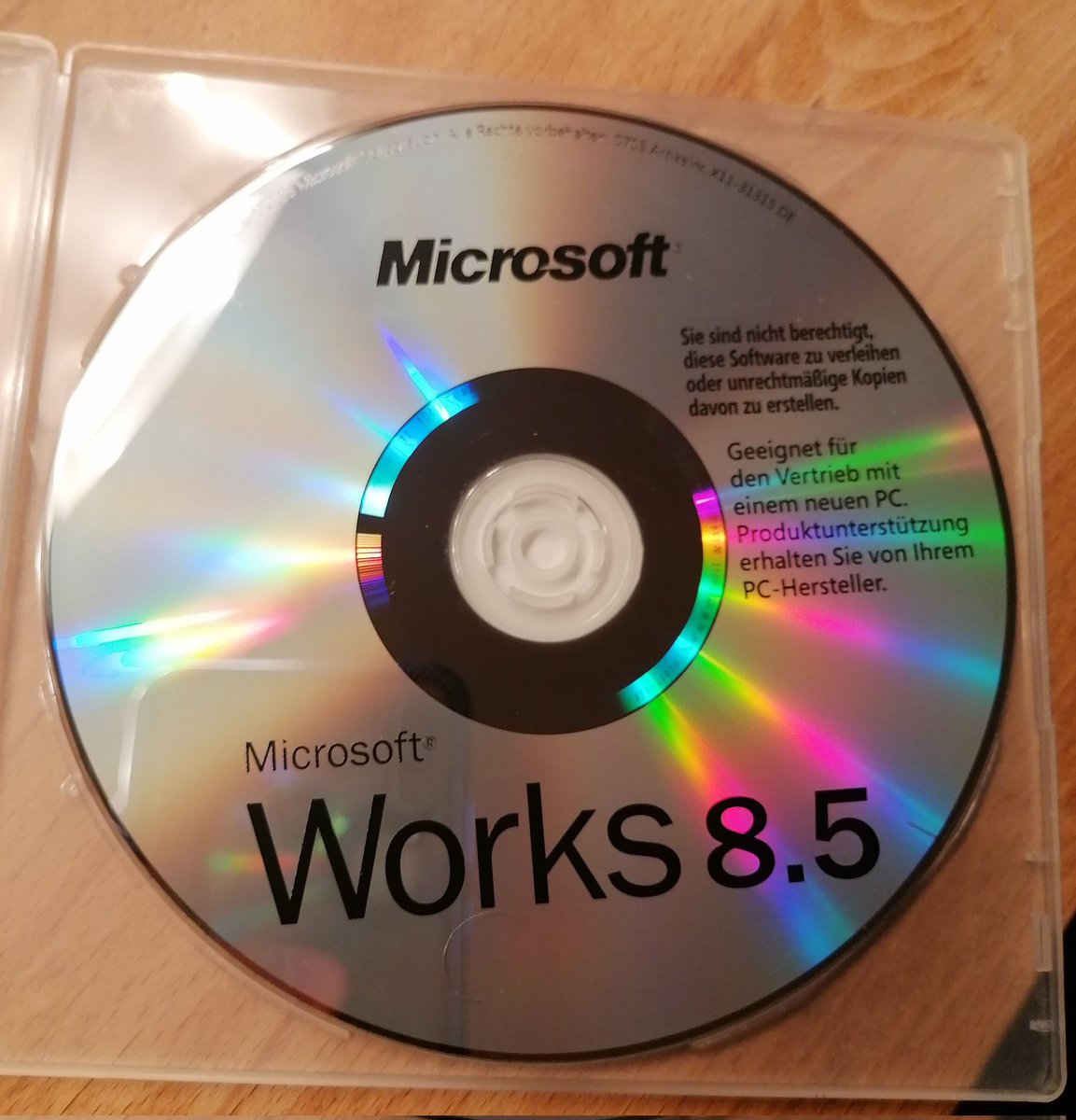 HeikoBrenn's tweet photo. Just found this CD. Does anyone remember Microsoft Works?  #OldITstuff https://t.co/if8y1TiPoa