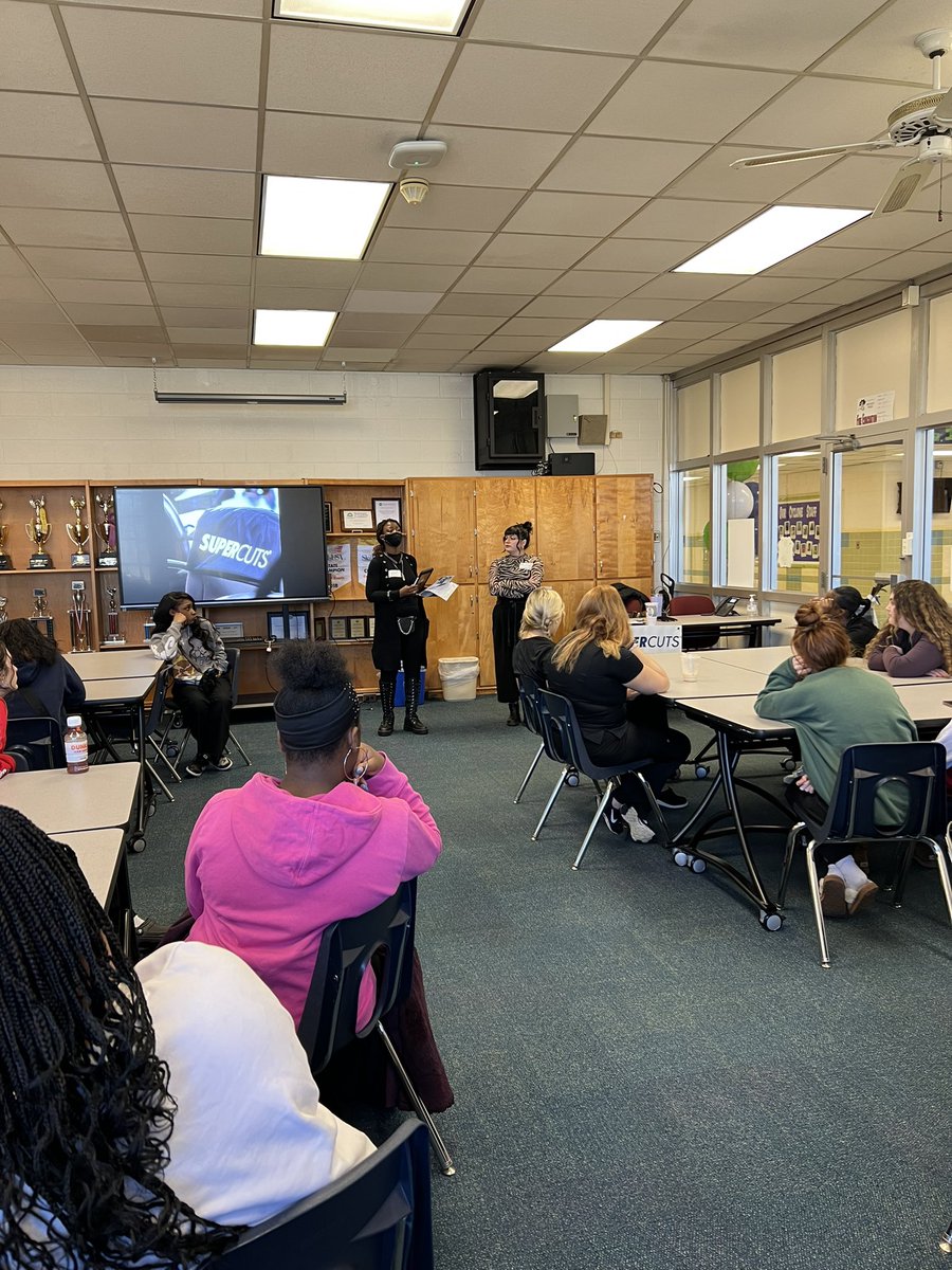 cpkcareercenter's tweet photo. Cosmetology Students were excited to have reps from Super Cuts visit today. Shani Tuttle, Dir. of Ed., and Amber Flores, District Manager, shared about employment opportunities. Ms. Flores is a CCC super star 🤩alumnus, Class of 2008. 💚🌪💙 #3Cs #ProudtobeCCC #FutureStylists https://t.co/glNTm83b3e
