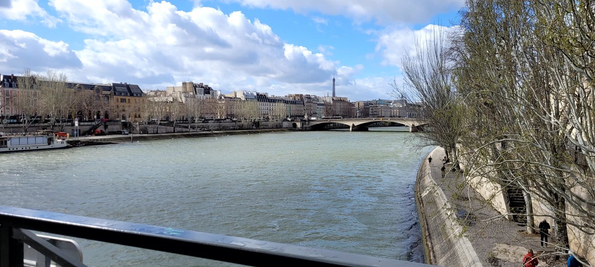 Fin du séjour Parisien, la capitale possède une architecture et un charme toujours inimitable dans mes yeux de petit provincial 😅👌

#photography #Paris #tourisme