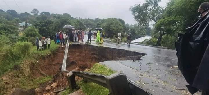 clementkaponda's tweet photo. We stand with the people of Malawi. Cyclone Freddy has hit this  country badly. Essential services such as health &amp; education are said to be suspended. 
#helpMalawi
#Climatechange https://t.co/CPwUZQEoMd