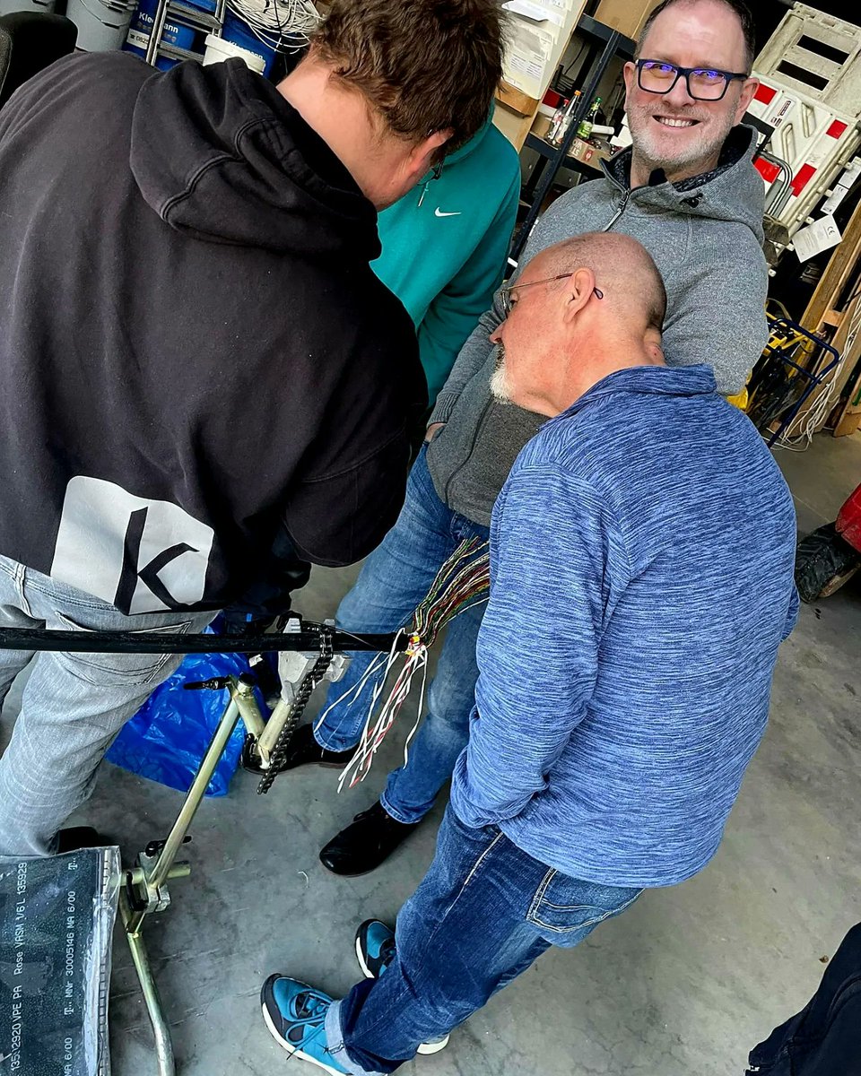 it_scholz's tweet photo. Diese Woche haben wir für unsere Techniker eine Inhouseschulung Kupferdrahtmontge im Auftrag der Telekom! 
Wir freuen uns auf die Zusammenarbeit 🙌

#IT #ITScholz #itdienstleister #Infrastruktur #Internet #kupfer #montage #Telekommunikation #Telekom #Team – in Steinerne Furt https://t.co/RDQU9zdy7S