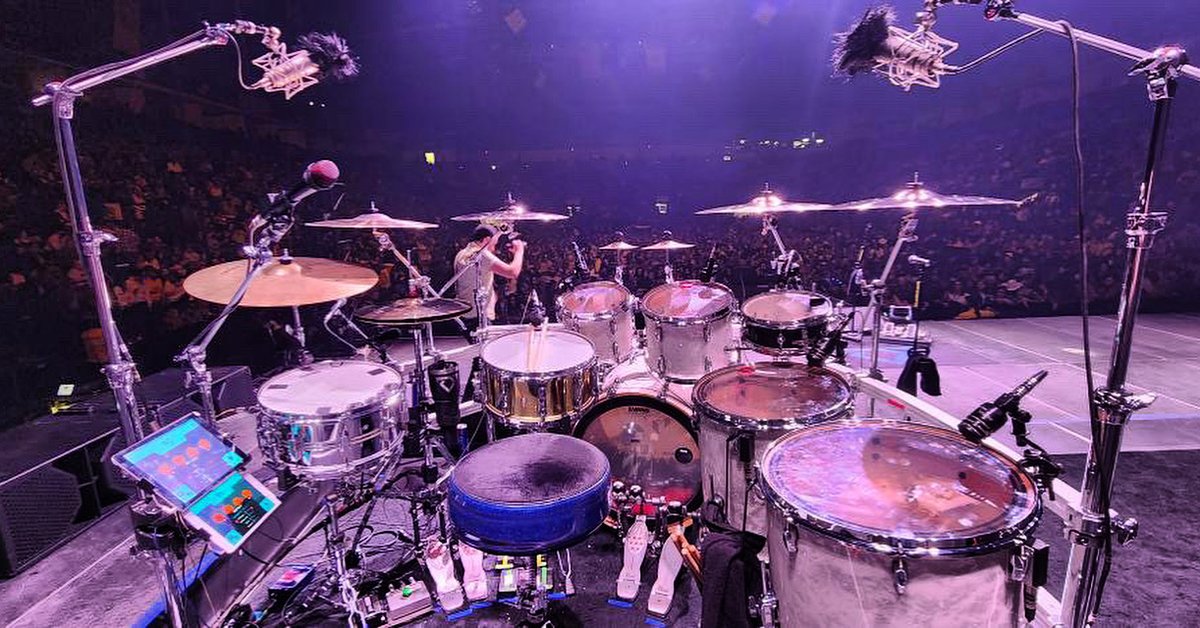 A pre-show look at Pearl Artist <a href="/mdsdrums/">Miles Stone</a> Miles Stone’s Music City Custom kit with a 14x6.5 Reference Brass, 10x4 M80, Duoluxe snare drums, and completed with Eliminator Redline Pedals and an ICON Rack System. Catch him on tour with Country superstar <a href="/codyjohnson/">Cody Johnson</a>