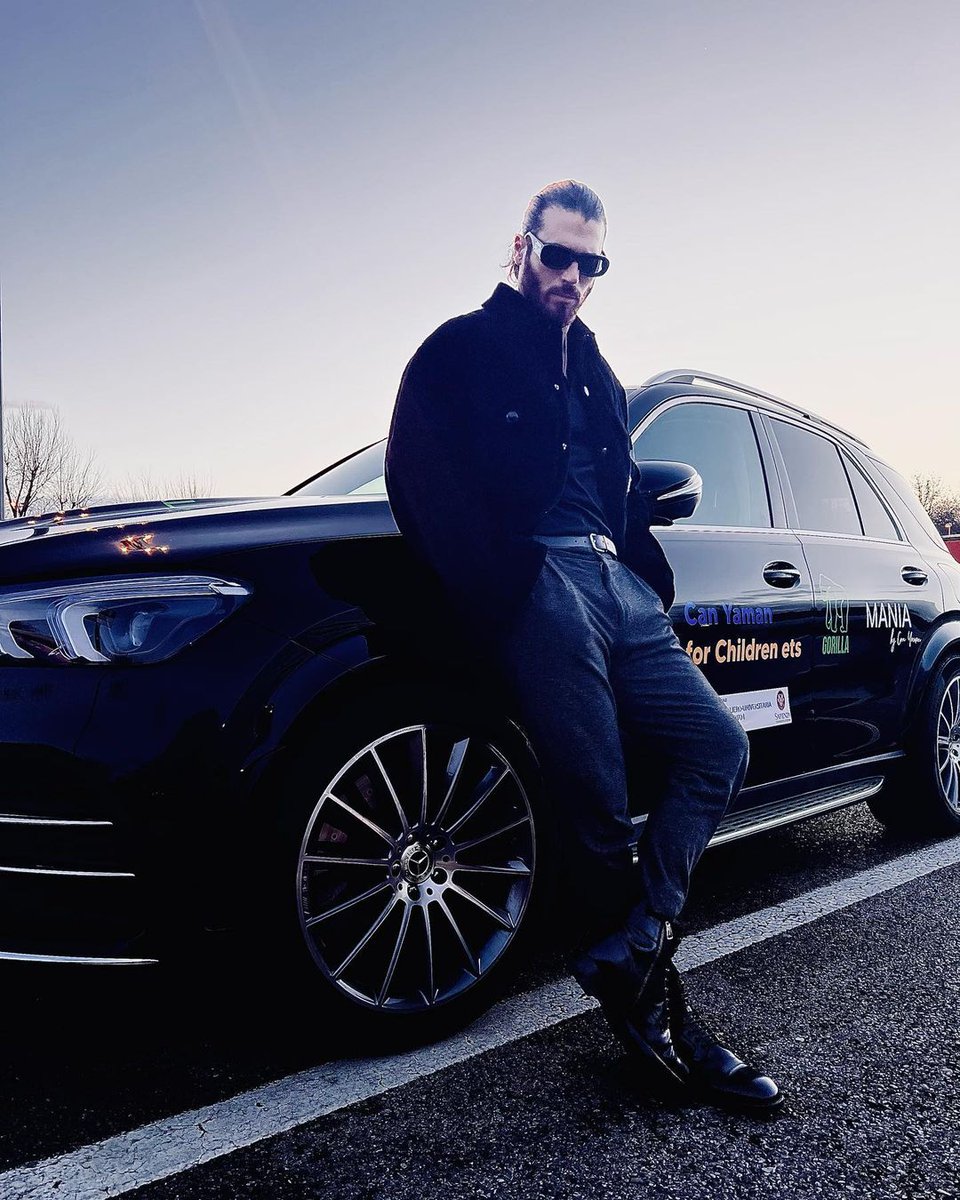 Con questa bellissima foto Can ci informa che il sito canyamanforchildren.com è online 🔝
Ma lui quanto è meraviglioso?

#CanYaman #CanYamanForChildren #BreakTheWallTour2023