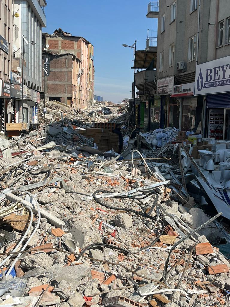 Öz yurdumuzda biz miyiz garip... 😔
Malatya niye sahipsiz kaldı.
#MalatyaEnkazAltındaKaldı