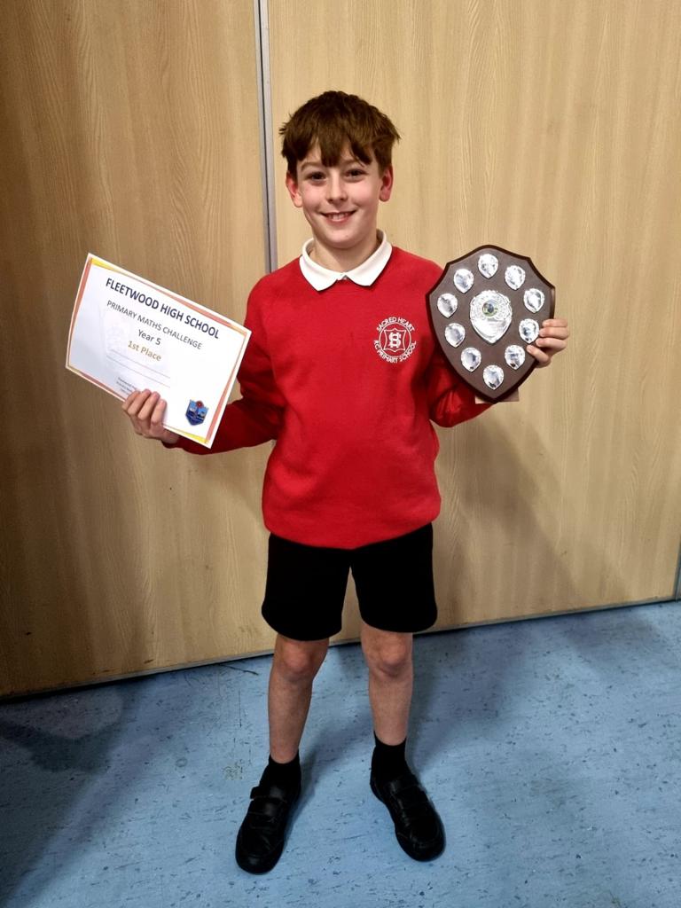 AcademyFTFC's tweet photo. 🌟 Some of our Under 10's have been shining off the pitch in recent weeks !
➗️Jaxon scored 40/40 on his decimals and percentages assessment in the Year 5 competition
⚽️ Freddie & Ellery have helped assist the coaches down at @thorntonfc
#TalentTransfer #DevelopThePerson https://t.co/1tiQ8EnEBT