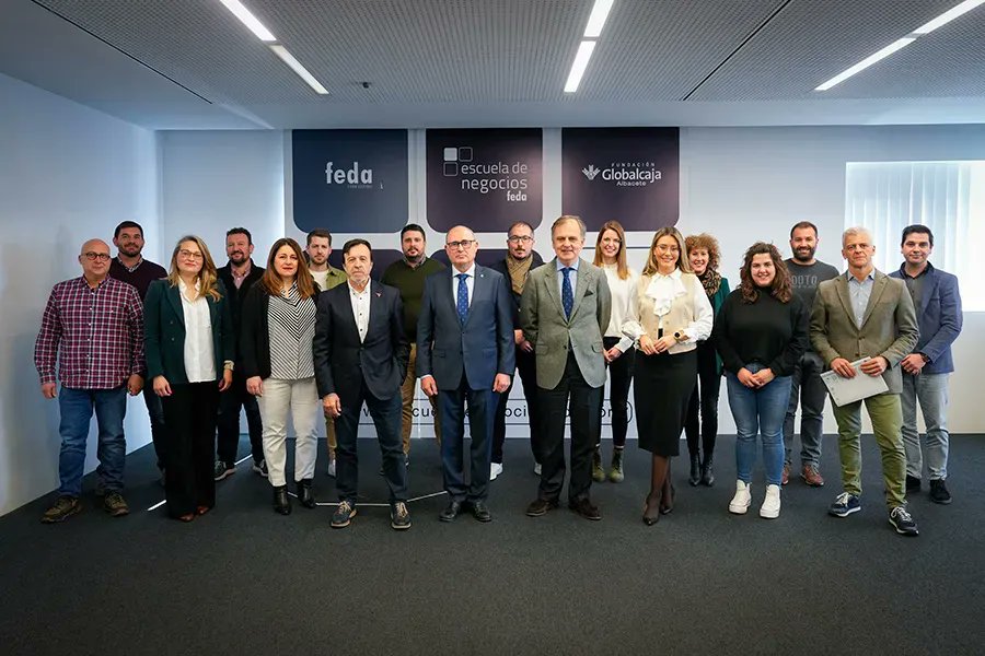 Los presidentes de <a href="/EmpresariosFEDA/">FEDA</a> y <a href="/SomosGlobalcaja/">Globalcaja</a>, Artemio Pérez y Herminio Molina, han dado la bienvenida a los participantes de la 14ª Edición del #MBAExecutive. 
buff.ly/3yBdMjl 
Con la colaboración de Fundación Globalcaja Albacete.
#ENFEDAFormación #EsAhora