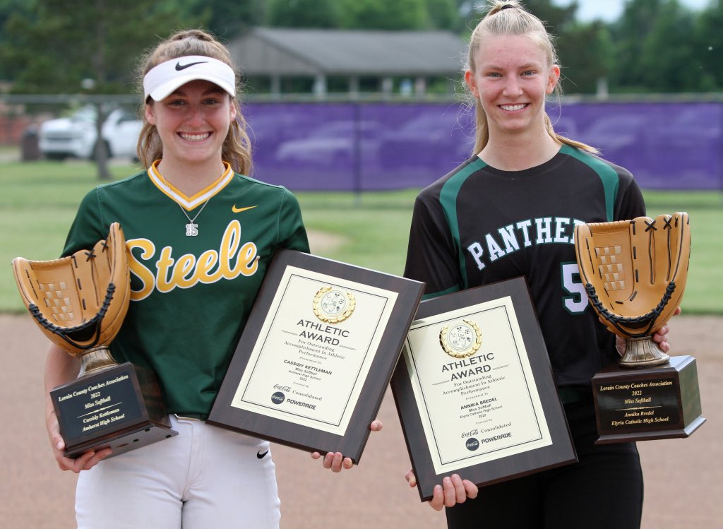 Softball Season Preview show tonight live from Smitty’s Place in Elyria on woblradio.com ⬅️ 6-8pm #LoCoBats 
📸 Randy Meyers @MJournalSports