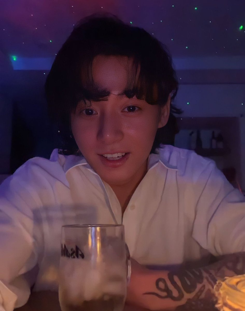 jmygmochis's tweet photo. #JUNGKOOK: “pensé, si hiciera algo estúpido, ¿me seguirías amando? si no tuviera nada, ¿me seguirías queriendo?”

IM- 😭😭😭 https://t.co/wbtxJzPjPF