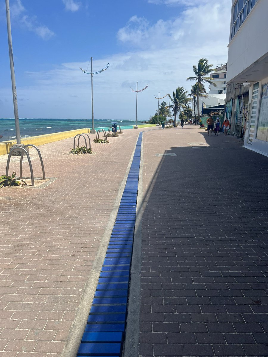 Tuitarrista's tweet photo. Parce, el cese de operaciones de Ultra Air sería otro golpe durísimo para San Andrés 😢😢😢

Es increíble ver la isla así de sola. https://t.co/ZYz1p89tt6