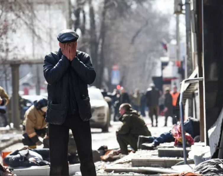 RussianEmbassy's tweet photo. #OTD last year Ukrainian armed forces acted with special cynicism, releasing a #TochkaU missile with a cluster warhead in the centre of the #Donetsk Republic capital during lunch rush hour, when it was especially crowded. 22 killed, 33 injured. #UkrainianWarCrimes #TruthonUkraine https://t.co/w0Eyr4vABp