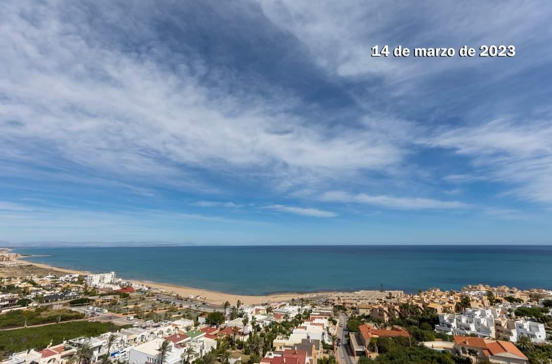 MeteoSE's tweet photo. 🏜️ Hoy los cielos han lucido azules durante toda la jornada, pero hace justamente un año el sureste peninsular se encontraba bajo una de las mayores intrusiones de polvo africano que se recuerdan. 

📷 Joaquín Carrión vía @ProyectoMastral https://t.co/eZqJSy9JO3