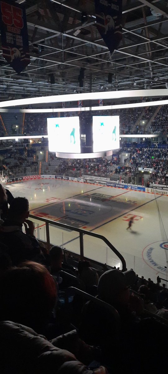 joschilinho's tweet photo. Lasst die Spiele beginnen! Playoffs  2023 #adlermannheim #eishockeystadt #immerimmerweiter #Monnem #Playoffs #MANvsKec #fürMannheim #geilsteZeit https://t.co/vY52Ru0Blo