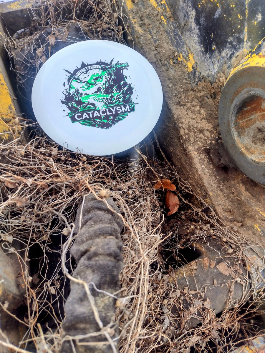 DoomsdayDG's tweet photo. Here's a teaser of our first pro signature disc... https://t.co/7FhyAHCxBs