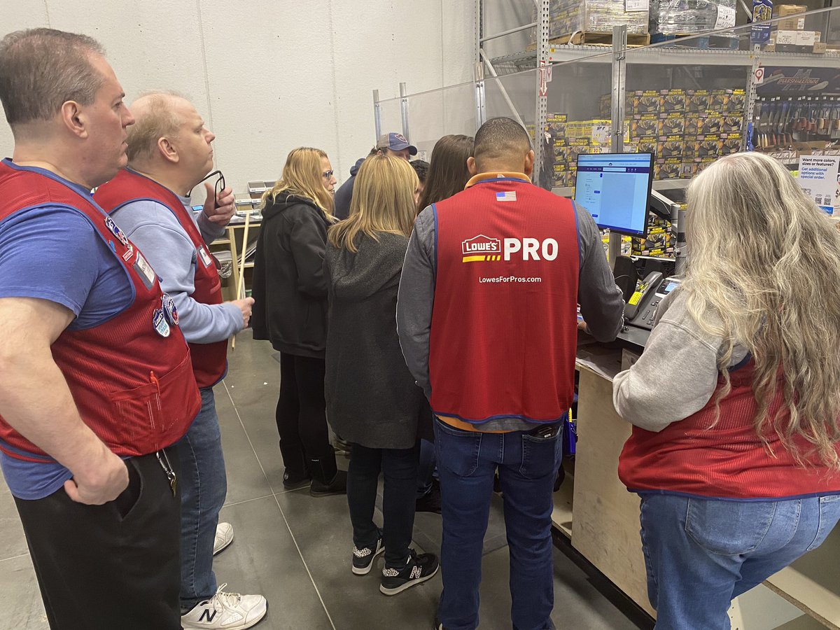 Today at the FARMINGDALE Lowe’s we had our ALL IN specialty-pro rally. Talked about getting the sale and window leads. #specialtyspotlight #prorally #1917hungry <a href="/l_abbatecola/">Laura Abbatecola</a> <a href="/erick_marrero11/">Erick Marrero</a> @SharmaDMIS  <a href="/TweetUsR30/">TweetUsR30</a>