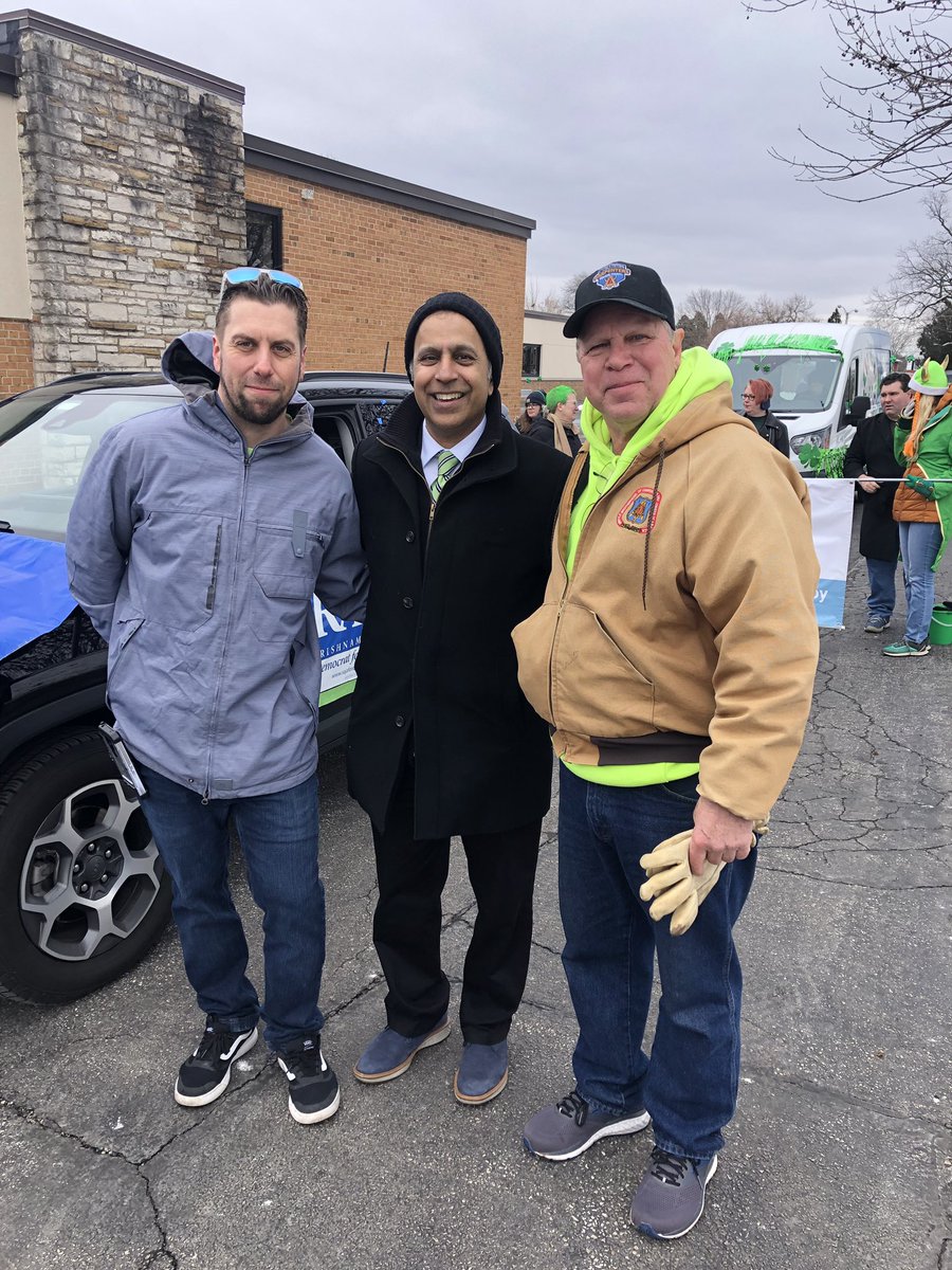 MidAmCarpenters's tweet image. Great to see our friends @SeanCasten and @RajaForCongress at the South Side Irish Parade and Palatine St. Patrick’s Day Parade. Thanks for being strong allies in Congress and for always looking out for working families! #ProLabor #MidAmericaCarpenters #twill