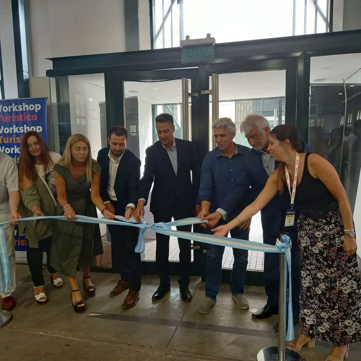 KovacevichOk's tweet photo. 🗣️Participamos de la apertura del 69° Workshop Turístico de @ARAV_Rosario 🧳🛫.

🤝Una jornada que convoca a toda la familia del turismo de #Rosario, la Provincia de #SantaFe y el país, generando encuentros y negocios que fortalecen la cadena de valor turística.

#ViviSantaFe https://t.co/huFczkE2Sg