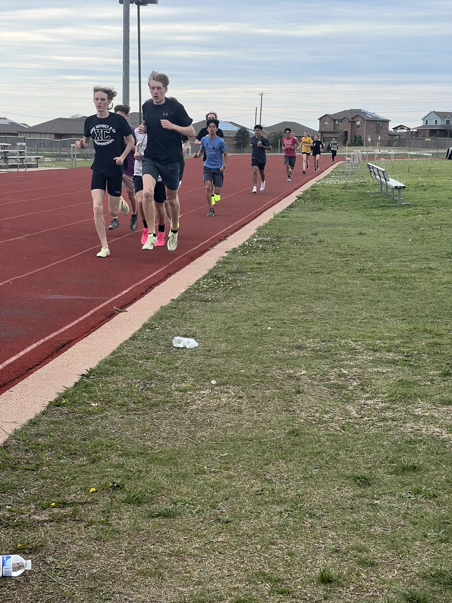 CleburneXc's tweet photo. Spring Break Practice !! 🐝🏃‍♀️🏃‍♂️❤️🍕 Practice with a Purpose! Running down Pr’s!  Good attitude, and Staying focused! #Family @BenjaminLudlow9 @autumn_casillas @chris33164 @AlexisStaton07 @DLuldow @Jack_Murray06 @Cleburne_TF https://t.co/ztmW5bLWZF