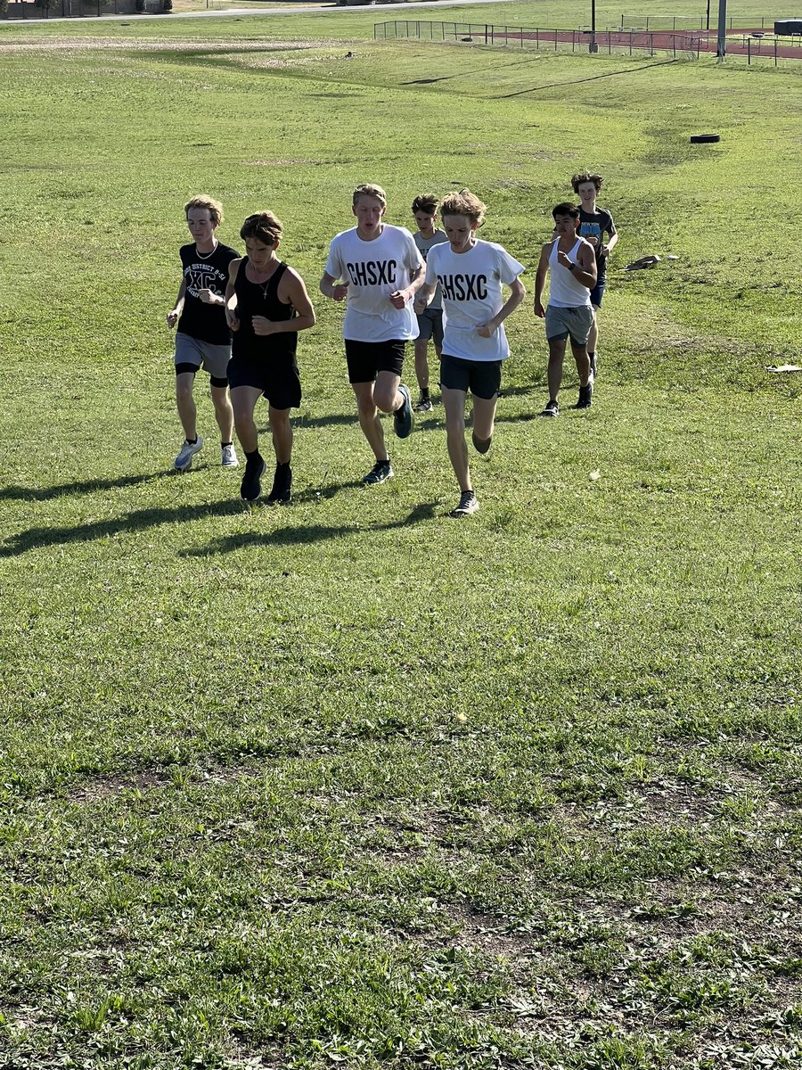 CleburneXc's tweet photo. Spring Break Practice !! 🐝🏃‍♀️🏃‍♂️❤️🍕 Practice with a Purpose! Running down Pr’s!  Good attitude, and Staying focused! #Family @BenjaminLudlow9 @autumn_casillas @chris33164 @AlexisStaton07 @DLuldow @Jack_Murray06 @Cleburne_TF https://t.co/ztmW5bLWZF