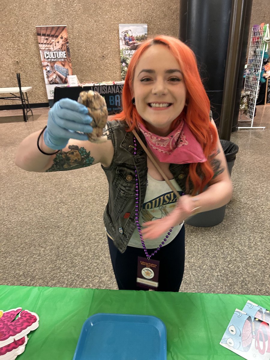⁦<a href="/TulaneBrain/">Tulane Brain Institute</a>⁩ outreach talking helmets and #BrainSafety to skaters at the recent #yallstars #RollerDerby Tournament in ⁦<a href="/CityofThibodaux/">City of Thibodaux</a>⁩. Yes, we #BringTheBrains