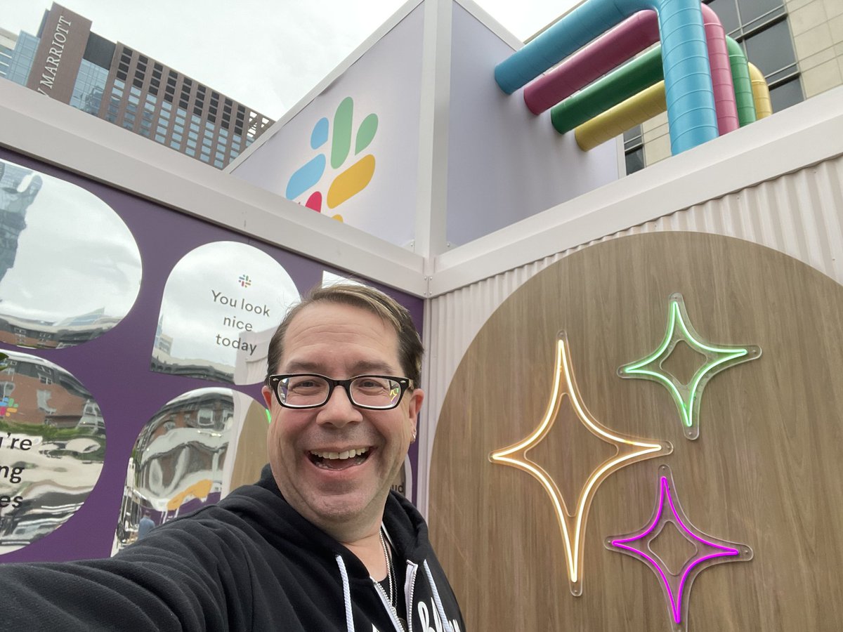 sforceROCKER's tweet image. Hanging out at the #DigitalHQ with @slack_community friends for #SXSW23 “…we are the future of work!” @SlackHQ @eakinsey #trailblazer