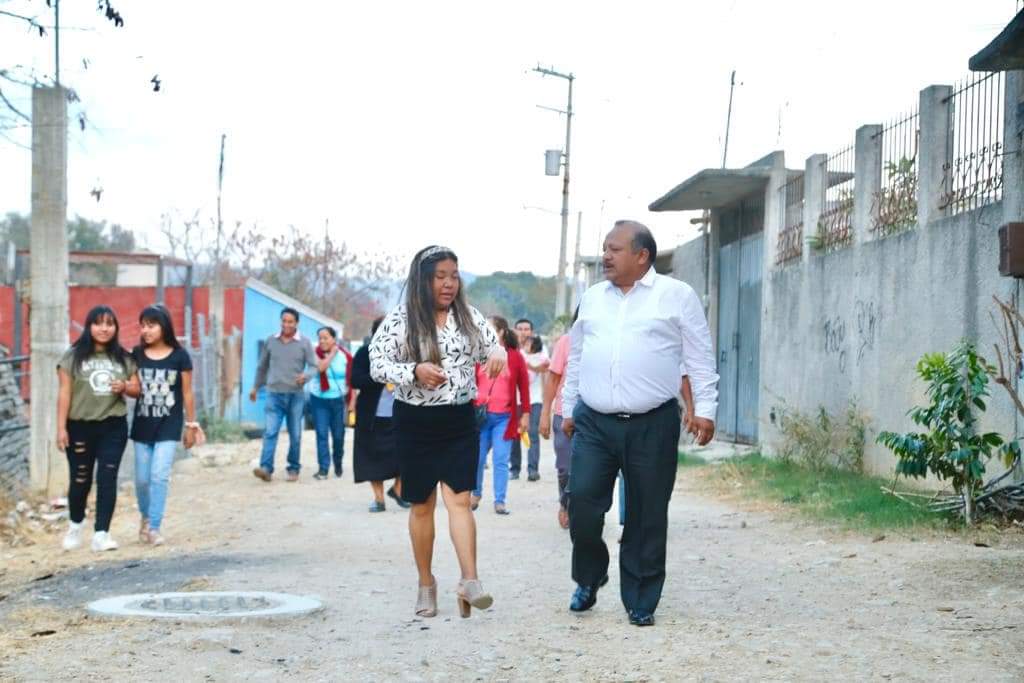 pacopadilla67's tweet photo. En la Colonia Jardín, parte alta de la agencia de Donají, el regidor 
Juan Rafael Rosas Herrera (@HeJuanrosash) dio cumplimiento a la solicitud de vecinos para instalar luminarias, mismas que beneficiarán a más de 30 familias y contribuir a la seguridad de las y los ciudadanos https://t.co/2uefDLPWYK