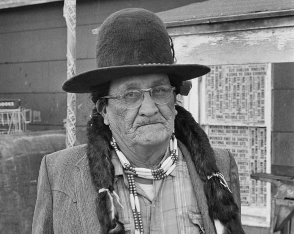 Leonard_Pod's tweet photo. On September 5, 1975, Lakota holy man Frank Fools Crow was invited to deliver the opening prayer on the floor of the U.S. Senate in Washington, DC. https://t.co/zXUCvudSrp