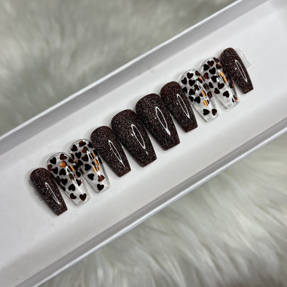 PressLabCo's tweet photo. Chocolate Covered 🤎 The reflective glitter is so stunning! ✨

Shop luxury, reusable press ons with us! https://t.co/RnTUFg11iP