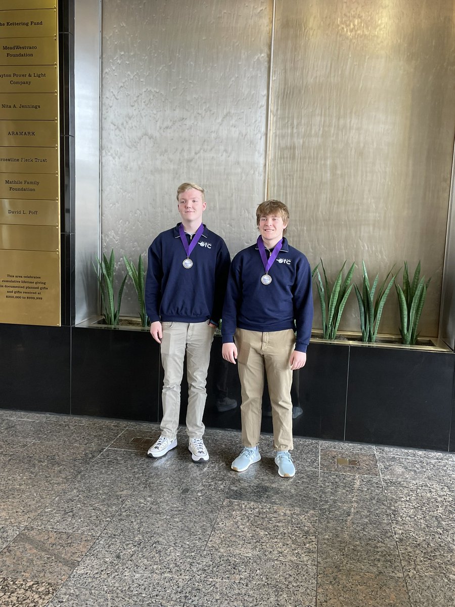 FairmontBiotech's tweet photo. Successful @SinclairCC #TechPrepShowcase @FairmontBiotech brought home some hardware 💪🏼 🧬 @FairmontCTC @WeRFirebirds @KFHSPrincipal @KetteringLearns 🧵 https://t.co/3jNaM5zNqw