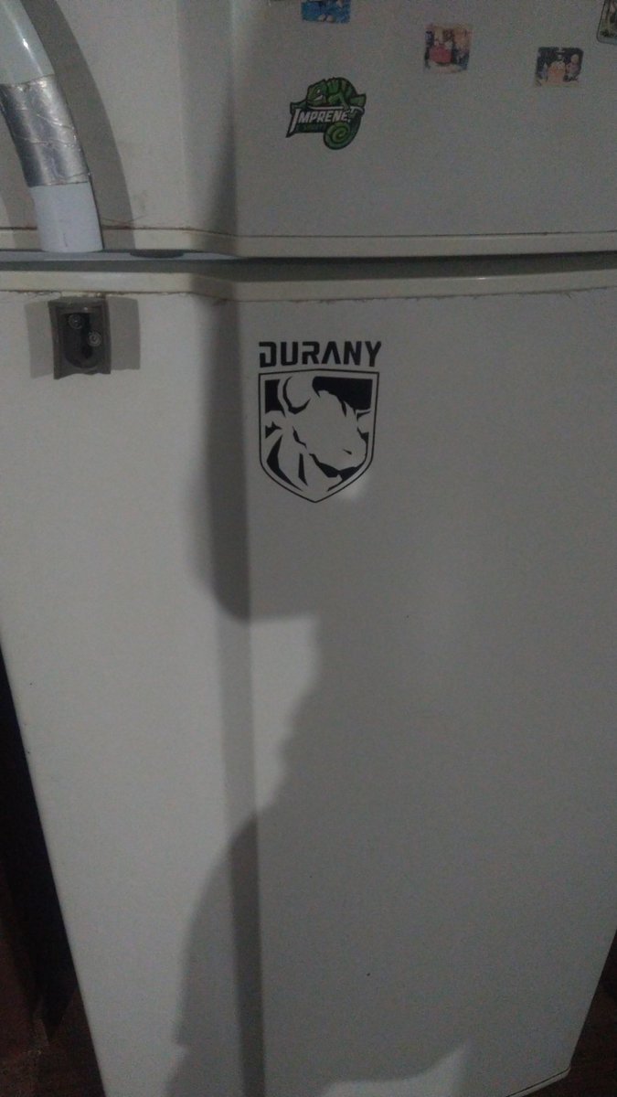 Vendo heladera con sticker legendario 😂
No funciona pero está guardada en el fondo, impecable!!! Jajaja