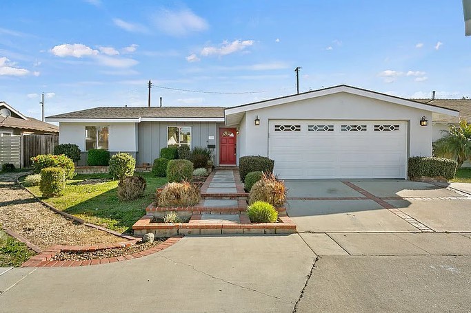 foxgroupre's tweet photo. JUST SOLD: 3258 Oregon Ave, Costa Mesa 🍾🏡
We are so excited to share this beautiful home, sold to our wonderful new clients! We were able to find a house that fit the bill, negotiated a killer deal! Are you ready to find your next home? Call us today at 949-751-1190. ☎️ https://t.co/7c2dkIJr45