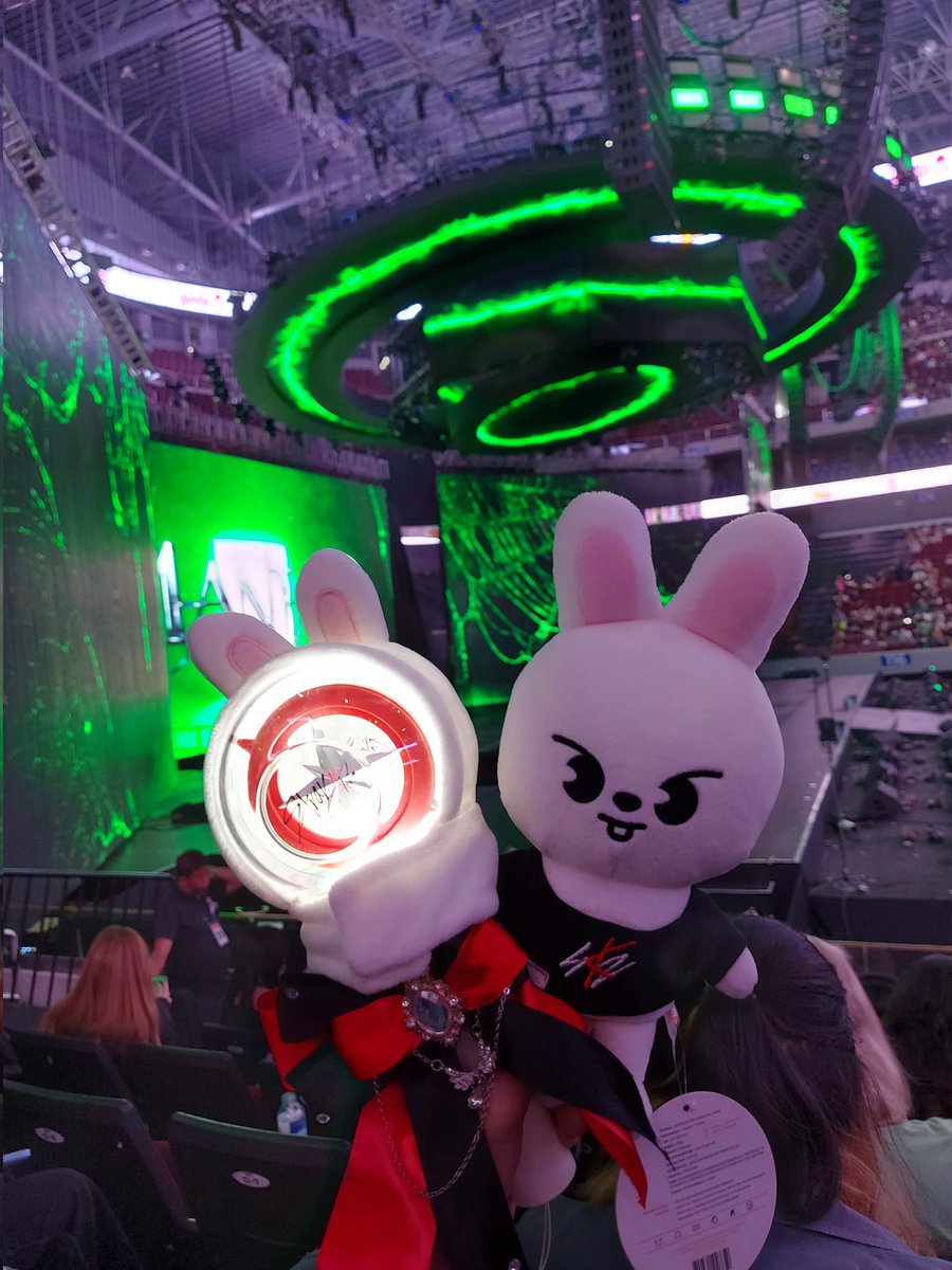 hanjicxrt's tweet photo. Worth the wait 🥺❣️

#SKZinManila2023 #MANIAC_IN_MANILA https://t.co/I0g4cCWFod