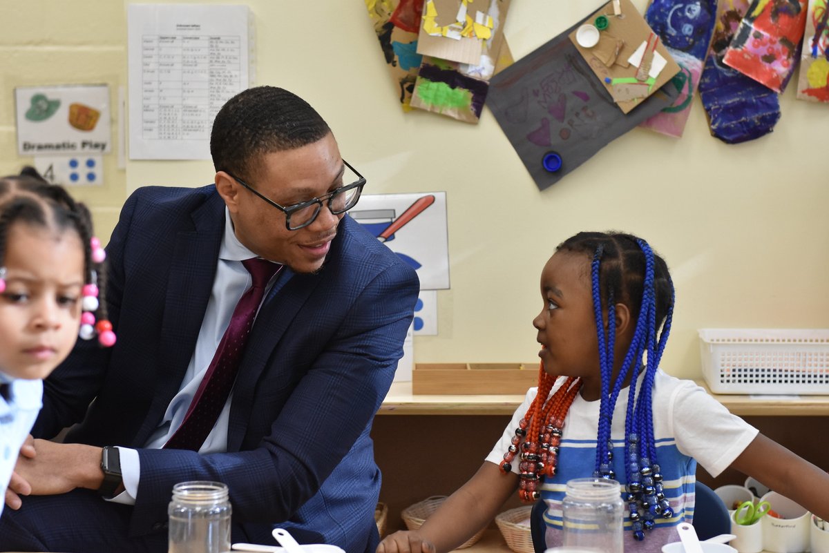 DCPSChancellor's tweet image. So many skills showing out for #PiDay at @ExcelAcademyPS. It’s inspiring to see our girls demonstrating excellence in STEM during #WomenHistoryMonth *and* throughout the school year. Keep up the great work, @ExcelPrinDaniel and team—let’s go, Yellow Jackets!💛👩🏾‍🔬💙👩🏾‍🔬🤍
