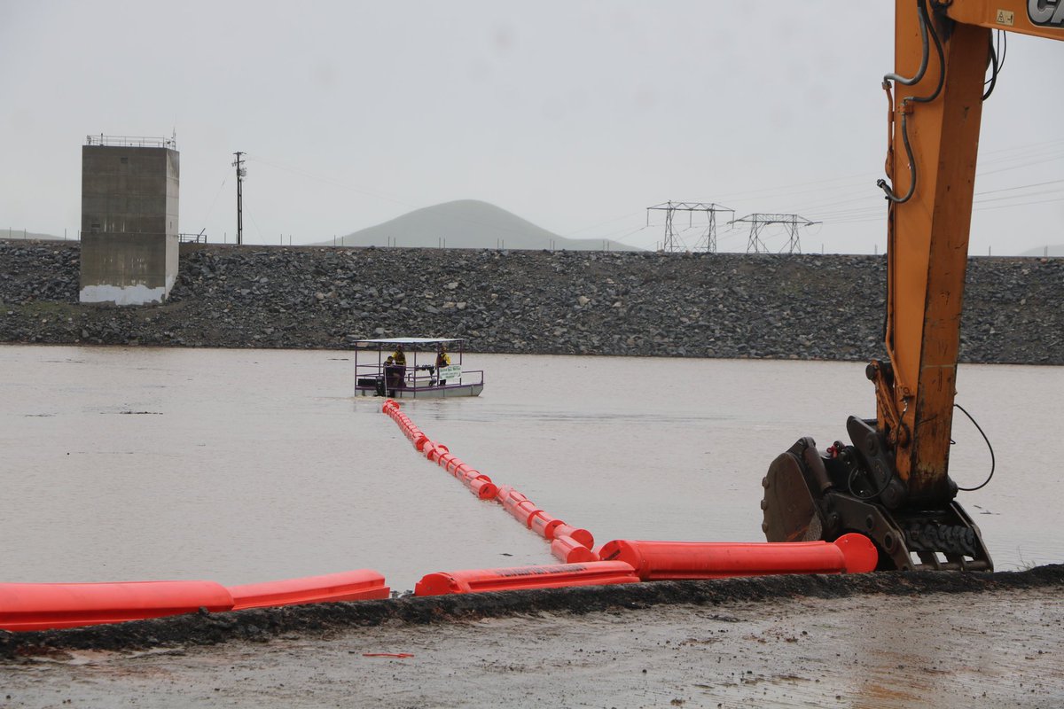 CAL FIRE Tulare Unit (@calfire_tuu) on Twitter photo <a href="/CALFIRE_TUU/">CAL FIRE Tulare Unit</a> personnel in cooperation with <a href="/USACESacramento/">U.S. Army Corps of Engineers Sacramento District</a>, <a href="/OCFireAuthority/">OCFA</a> and <a href="/TulareCoFire/">Tulare County Fire</a> created a debris collection system at Lake Success today. This system uses a chain of booms to act as a barrier for large objects in the water that could cause blockages downstream. <a href="/CALFIRE_TUU/">CAL FIRE Tulare Unit</a> personnel in cooperation with <a href="/USACESacramento/">U.S. Army Corps of Engineers Sacramento District</a>, <a href="/OCFireAuthority/">OCFA</a> and <a href="/TulareCoFire/">Tulare County Fire</a> created a debris collection system at Lake Success today. This system uses a chain of booms to act as a barrier for large objects in the water that could cause blockages downstream.