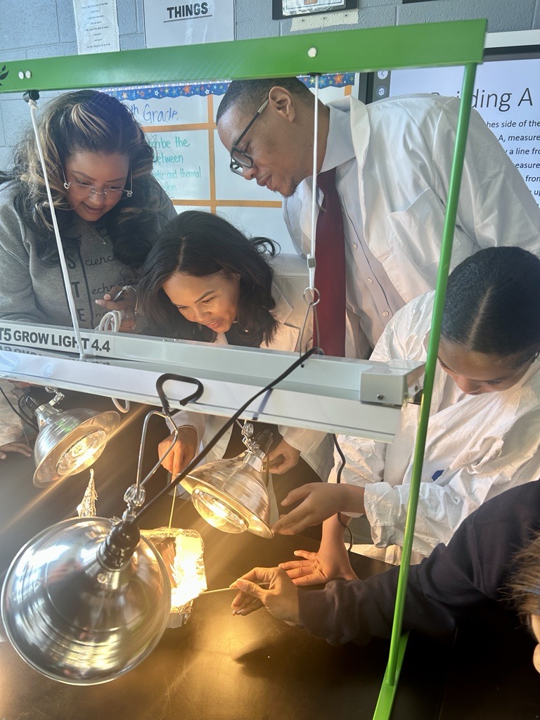 DCPSChancellor's tweet image. So many skills showing out for #PiDay at @ExcelAcademyPS. It’s inspiring to see our girls demonstrating excellence in STEM during #WomenHistoryMonth *and* throughout the school year. Keep up the great work, @ExcelPrinDaniel and team—let’s go, Yellow Jackets!💛👩🏾‍🔬💙👩🏾‍🔬🤍