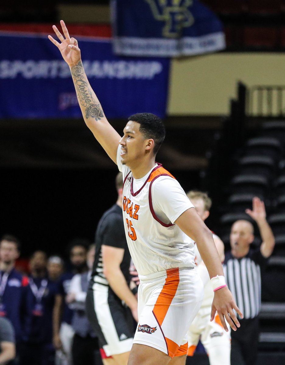 Through six games of postseason play, we have 𝐅𝐎𝐔𝐑 <a href="/OUAZMBB/">OUAZ Men’s Basketball</a> starters averaging 10 or more points 👏

𝗞𝗲𝘀𝗵𝗮𝘄𝗻 𝗕𝗿𝘂𝗻𝗲𝗿 - 19 PPG
𝗔𝗹𝗲𝘅 𝗩𝗶𝗹𝗹𝗶 - 15.7 PPG
𝗝𝗼𝘀𝗶𝗮𝗵 𝗗𝗲'𝗟𝗲𝗰𝗲𝗿𝗱𝗮 - 14.8 PPG
𝗞𝗼𝗹𝘁𝗲𝗻 𝗛𝗶𝘁𝘁 - 10.7 PPG