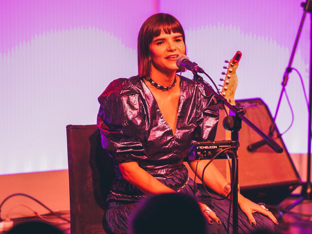 casamerica's tweet photo. 👩‍🎤 Conciertazo de @laBarbaritaPC, un homenaje a las mujeres del rock argentino.

👥 Javier Casalla y Lucero Carabajal la acompañan instrumentalmente para una actuación ecléctica y comprometida.

➡️ Con @gcba y @datacultura en Conexión Buenos Aires - Madrid. https://t.co/eIa4aliGVR