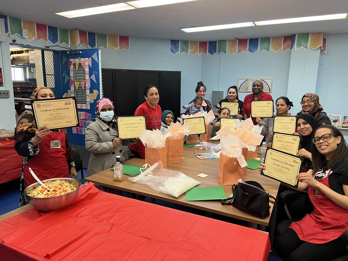 RisingStars36's tweet photo. Our last #NutritionWorkshop with #ParentCoordinator, Ms. Ali was the perfect ending to an outstanding #ParentWorkshop series! The last of the 8 sessions culminated in a potluck celebration! #WeAreStrongerTogether #ParentsAsPartners #Community #Family #RaisingRisingStars #PS36X https://t.co/9EvFPGbE93