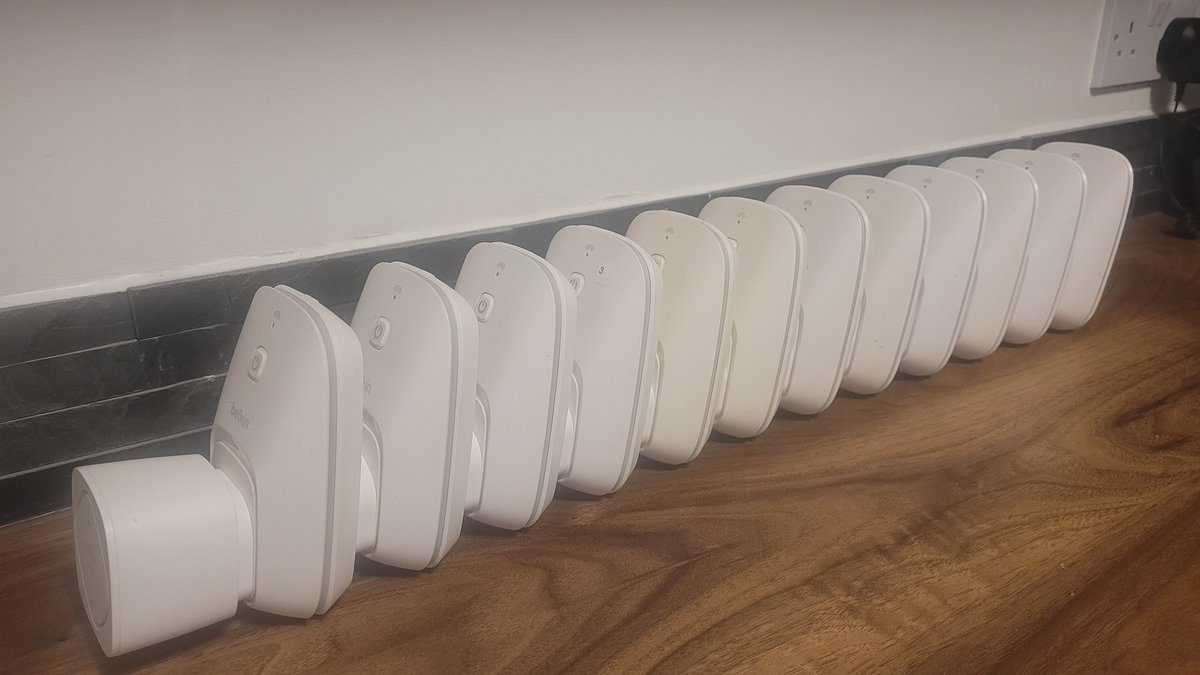 mark_willmore's tweet photo. @belkin @BelkinCares 

Thanks Belkin. Had to remove my wemo devices from my Google home and can't add them back in. Was working perfectly but all now e-waste plus another 6 devs not in the picture. Thought I'd use them at least as sunrise/sunset timers for lamps...app is borked https://t.co/mjbk2t0DPy