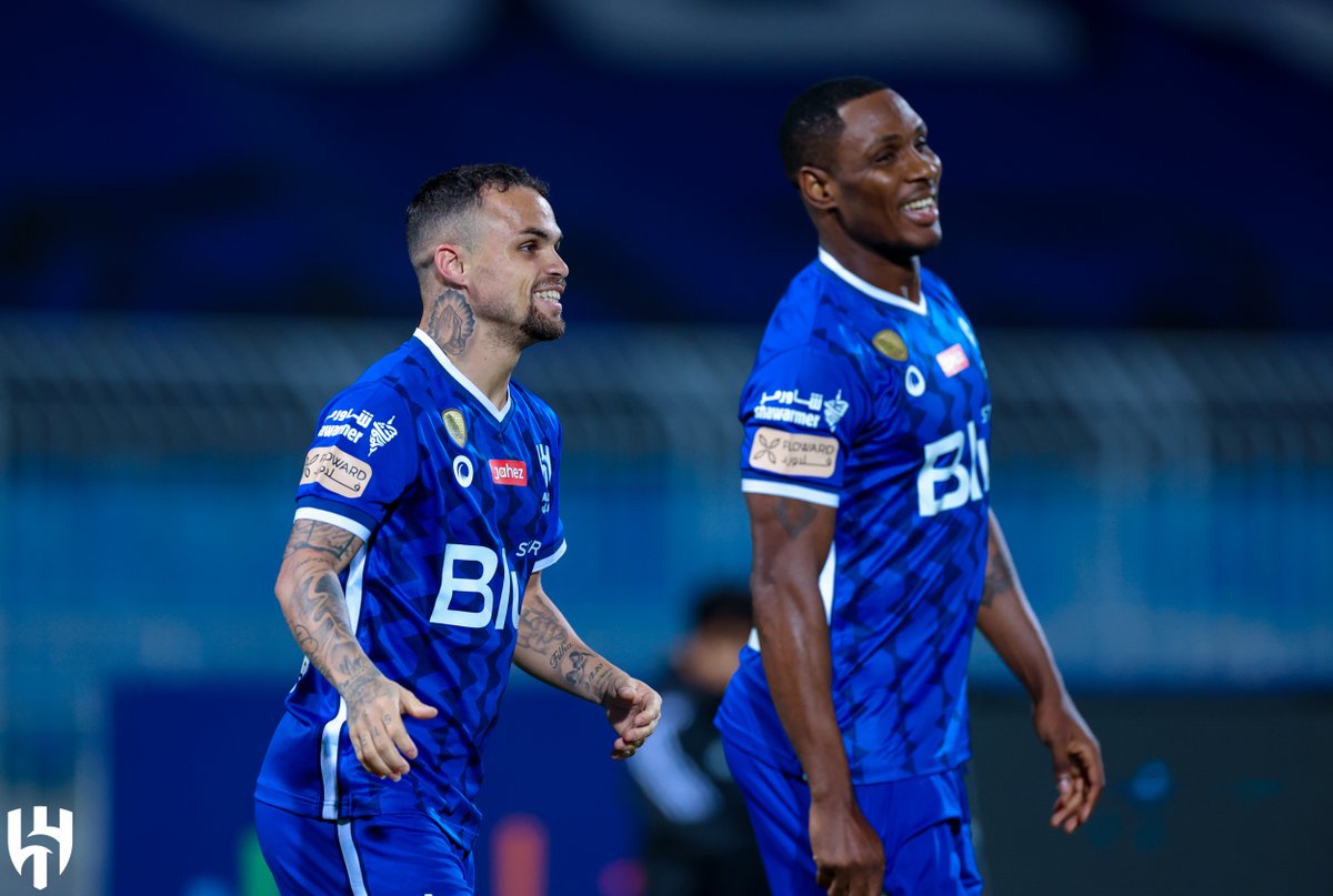 Alhilal_FC's tweet photo. 🔝"شو" ميشايـل في الملـز 😍💙

#الهلال https://t.co/xKUp3fr1ls