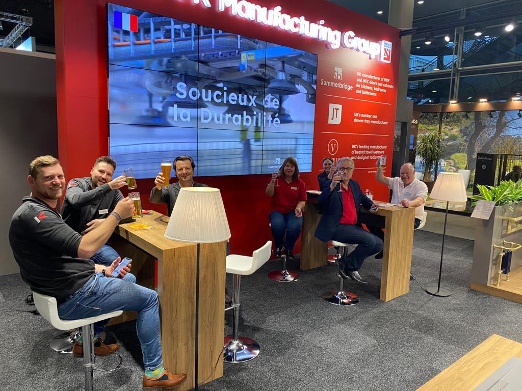 Enjoying a well-deserved drink with a great team following a busy few days at #ISH23!