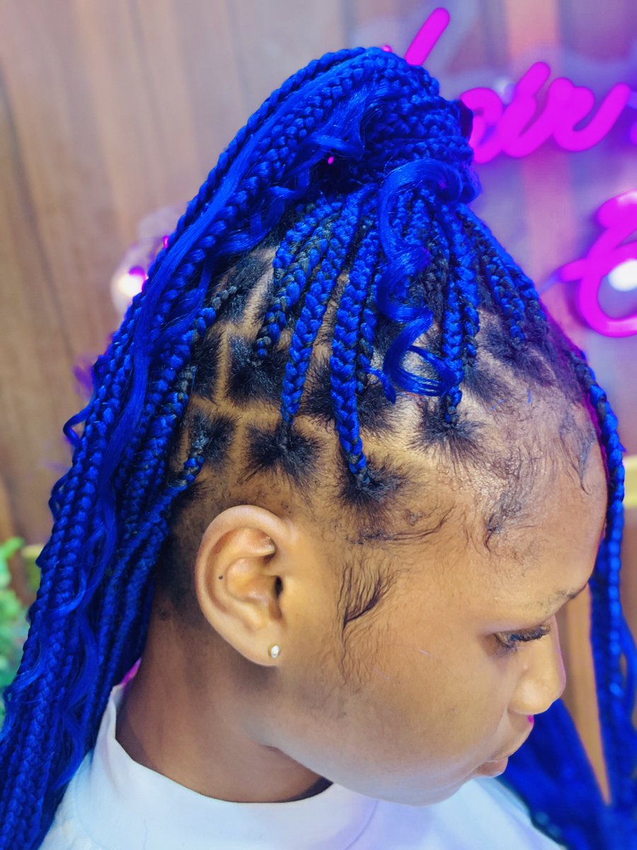 Qwin_Fabulous3's tweet photo. My hair is gogus!!!
    If I wasn’t me I would’ve loved to be like me!!😍😍😍💙🦋 https://t.co/TAQ7sB1Dh5