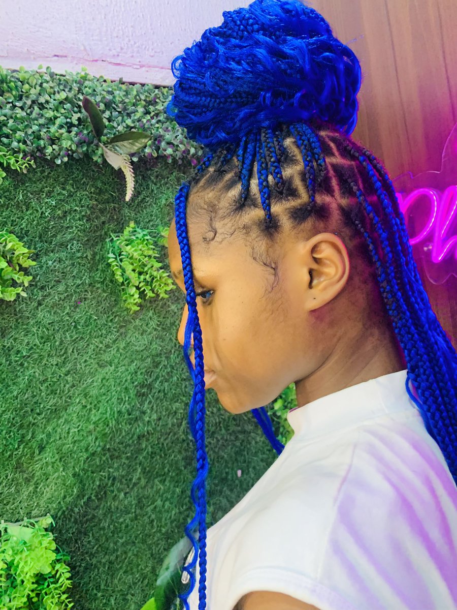 Qwin_Fabulous3's tweet photo. My hair is gogus!!!
    If I wasn’t me I would’ve loved to be like me!!😍😍😍💙🦋 https://t.co/TAQ7sB1Dh5