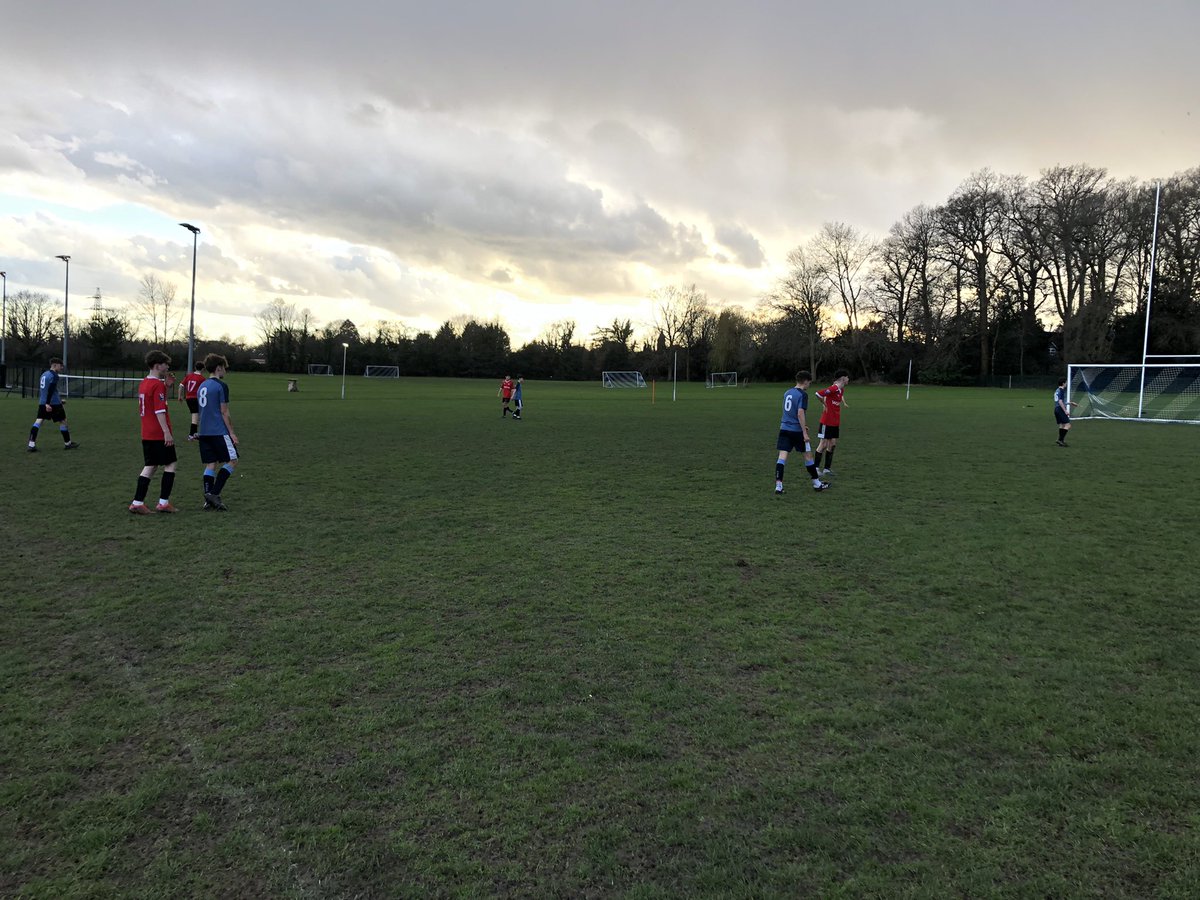 YR10 ⚽️ were in action in the QF of the district cup this evening against a strong <a href="/CollingwoodPE/">CollingwoodPE</a> side. After an even first half, Collingwood sealed the win with a couple of well taken finishes. #TeamFHES