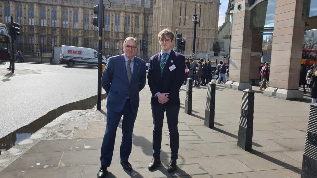 NFU_Poultry's tweet photo. Whilst visiting @UKParliament Poultry Industry Programme members had the chance to meet with their MP and raise the issues that matter the most to them 🐔🦃🐣🥚  #gettingyourvoiceheard #proudofpoultry #poultryindustryprogramme #nextgen https://t.co/xOSVJRWhMu