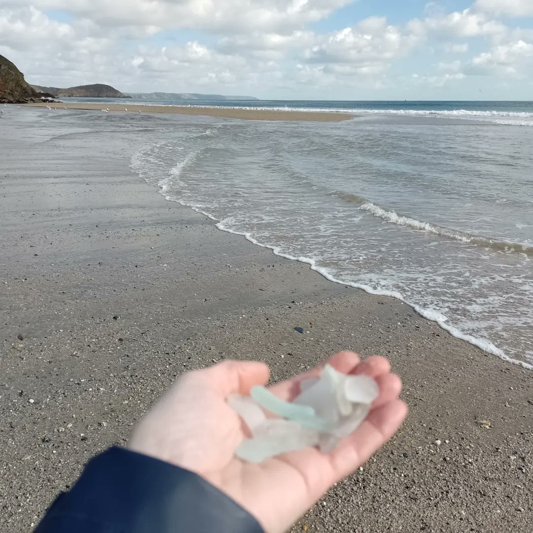 It's my birthday, so went to the beach to collect sea glass. :)
#cornishbeaches #Cornwall #MyBirthday #birthday #beaches #seaglass #authorscommunity #AuthorsOfTwitter #authors #spring #BookRecommendations #BookLover #booktwt #writerscommunity #writerslife #readerscommunity