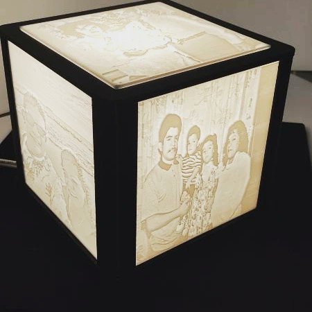 Estudio_Geek_3D's tweet photo. Lámpara cuadrada de litofanias, son 5 laminas de plástico que al iluminar se aprecian las imágenes 🙀✨ 
Ideal para regalar ❤️
Síguenos en FB e instagram
Mensaje por WhatsApp +52 461 120 8649
#impresion3d #impresion3dmexico #impresoras3d #celaya #guanajuato #mexico https://t.co/xlqSDez6xZ