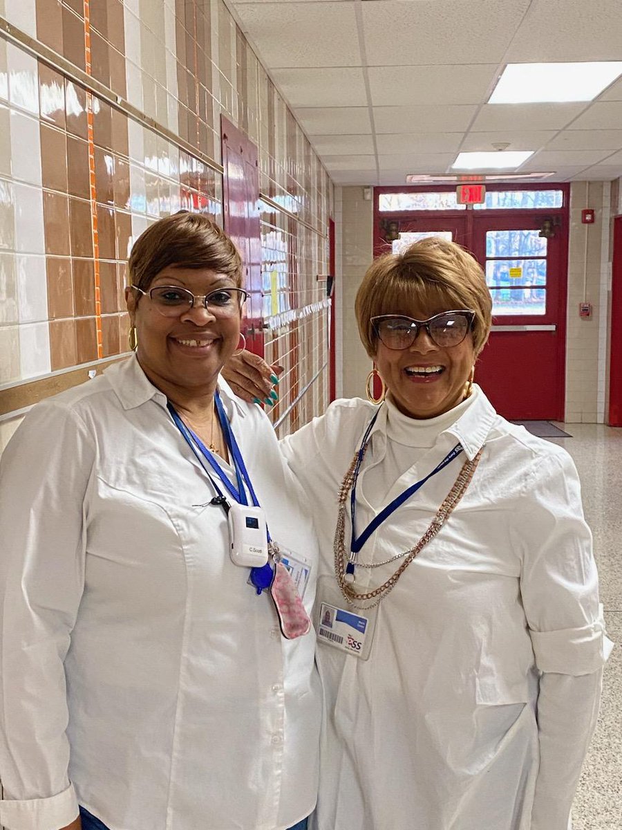 Mrs_GordonFES's tweet photo. Just a few of the twins @MTCChampions today!  #EllRayJakes #SpiritWeek @HamptonCSchools @HCS_TitleI https://t.co/ZYxcLhV60M