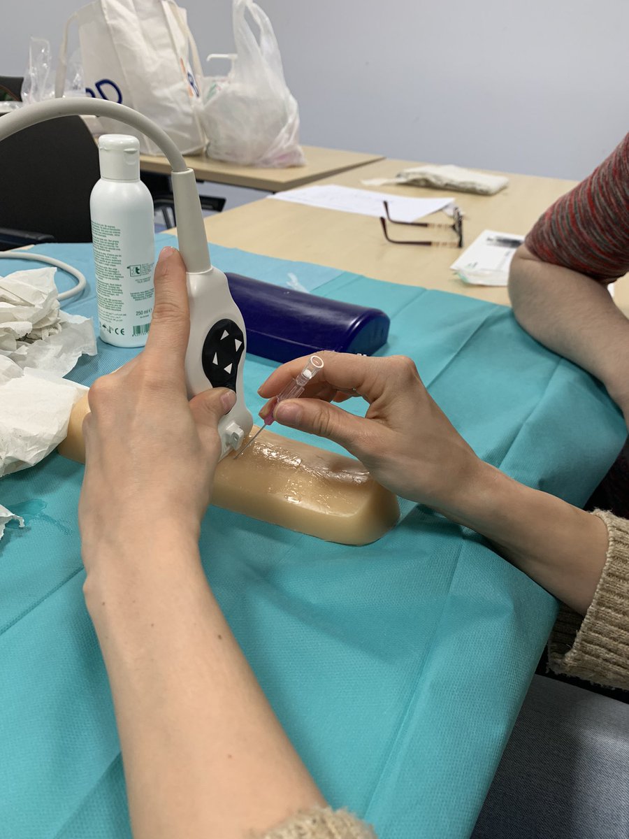 Seguimos con nuestro empeño mensual de que enfermería del <a href="/hospitalclinic/">Hospital Clínic</a> se empodere en la implantación de accesos venosos periféricos difíciles.
Gracias compañer@s por la asistencia y la implicación 😊