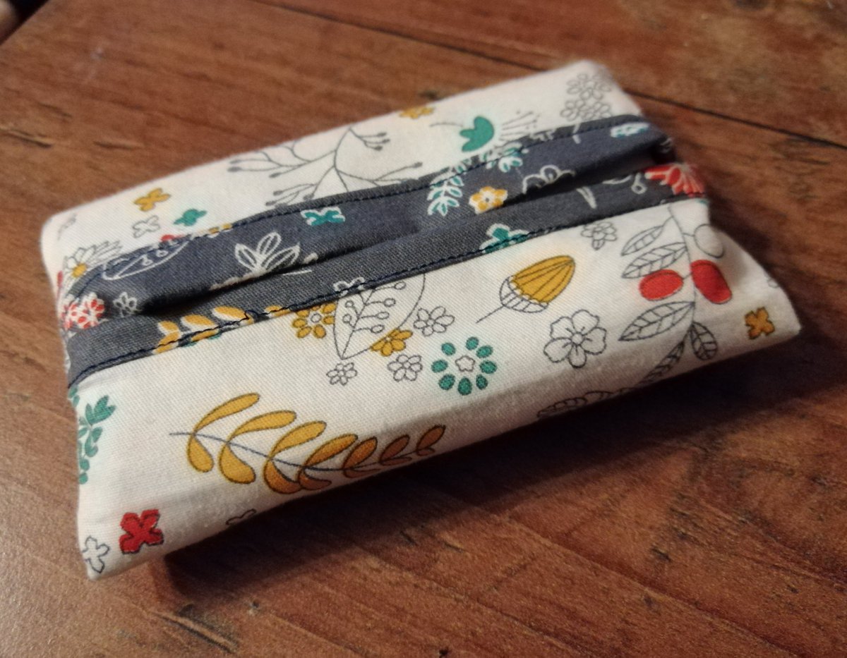 CrochetLolly's tweet photo. Heute war es endlich soweit! Ich habe das erste Mal in meinem Leben an der Nähmaschine gesessen!
Fazit: ICH LIEBE ES ♥️

Um zu üben, habe ich mich erstmal an ein simples Projekt gewagt 😅 Es werden wohl noch viele TaTüTas folgen 😁

#Handarbeitsclub #nähen #kreativ https://t.co/1xuMYdL9R9
